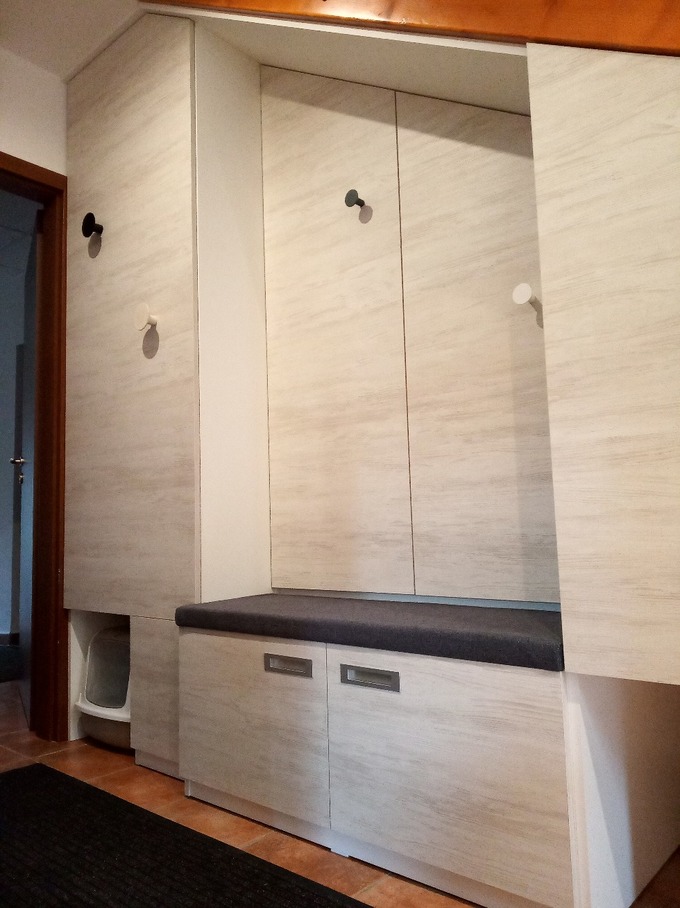 Atypická skříň pod schody